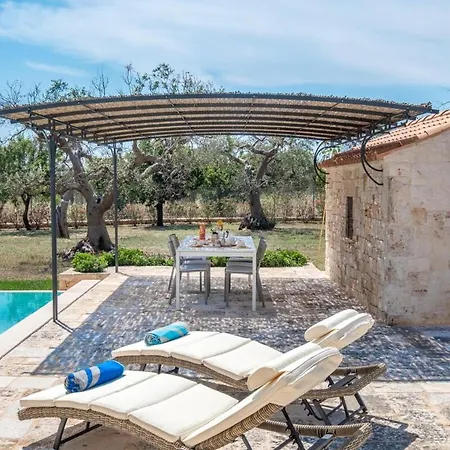 Authentic Apulian Reatreat Inside Trulli With Pool Villa
