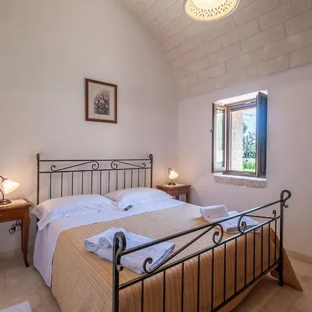 Authentic Apulian Reatreat Inside Trulli With Pool 빌라 *