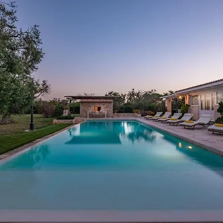 Authentic Apulian Reatreat Inside Trulli With Pool